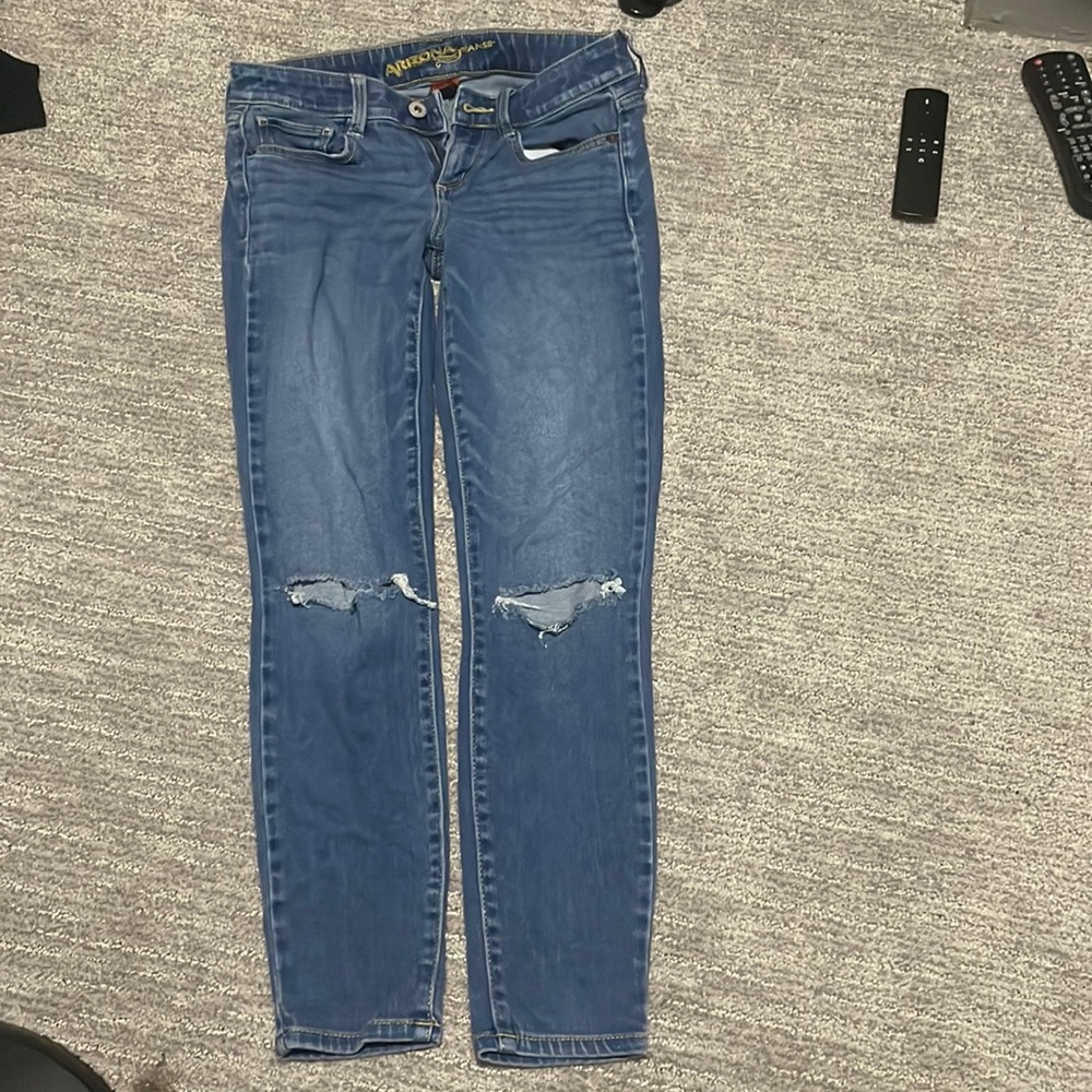 ARIZONA JEAN CO. brand ripped jeans